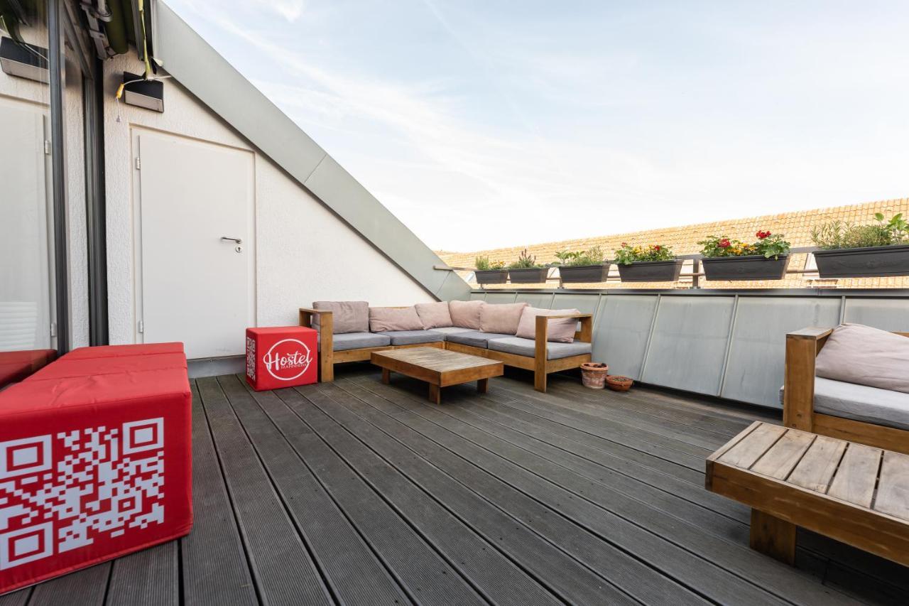 Hostel Mannheim Bagian luar foto The terrace of the V Hotel