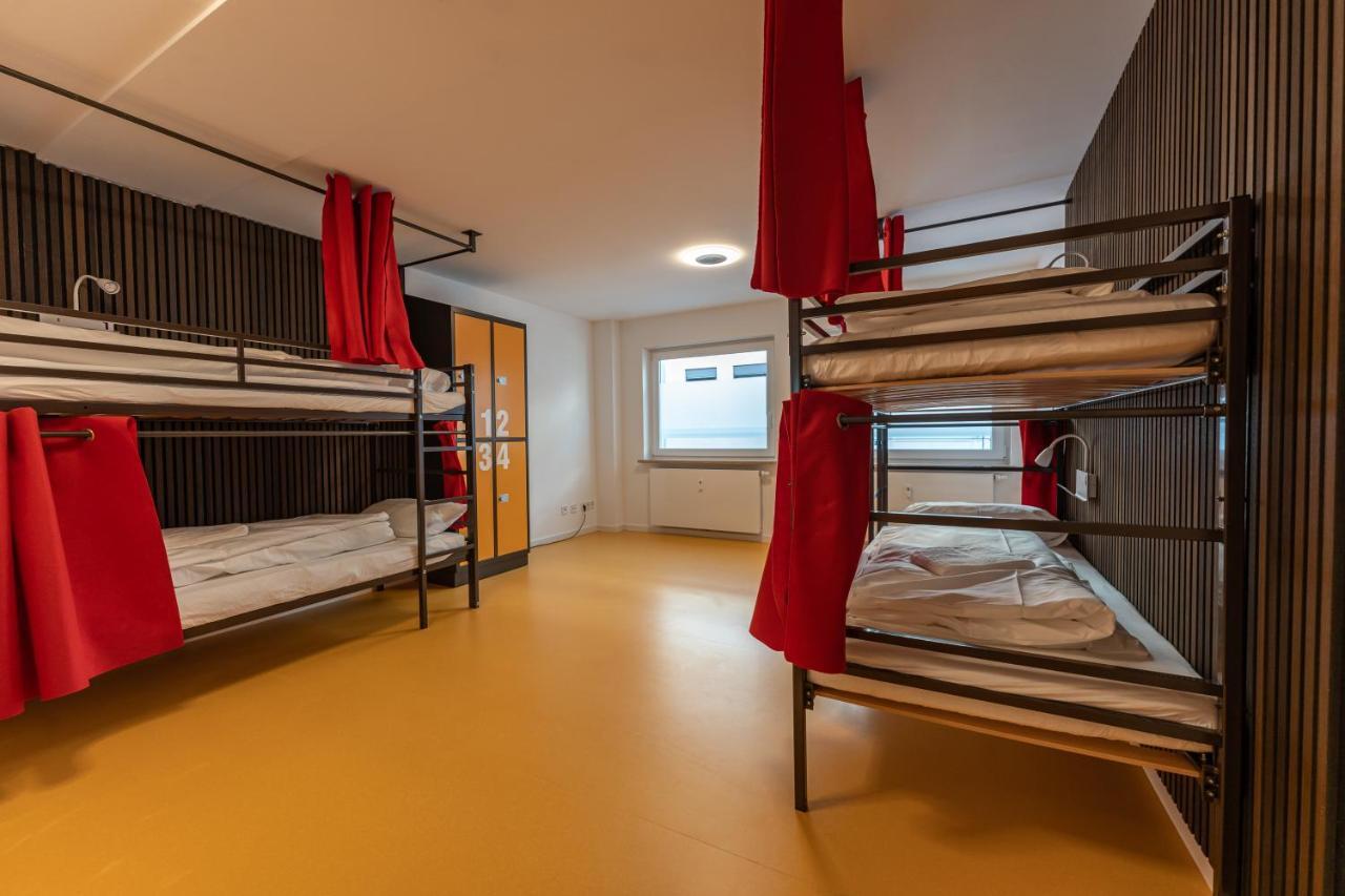 Hostel Mannheim Bagian luar foto Hostel room