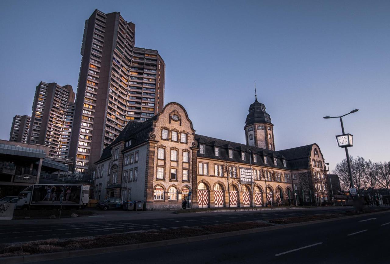 Hostel Mannheim Bagian luar foto The station building
