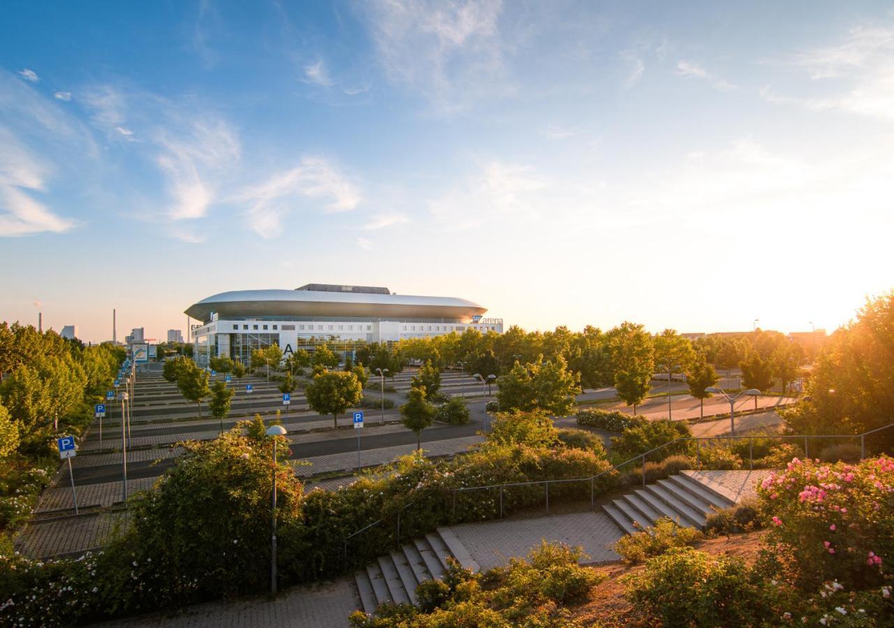 Hostel Mannheim Bagian luar foto The stadium at sunset