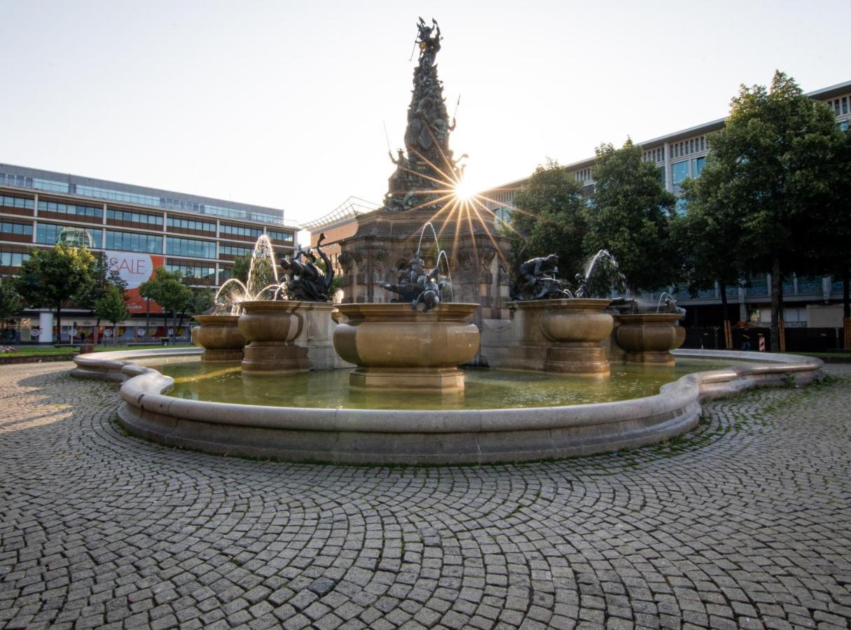 Hostel Mannheim Bagian luar foto Fountain of the Three Horses