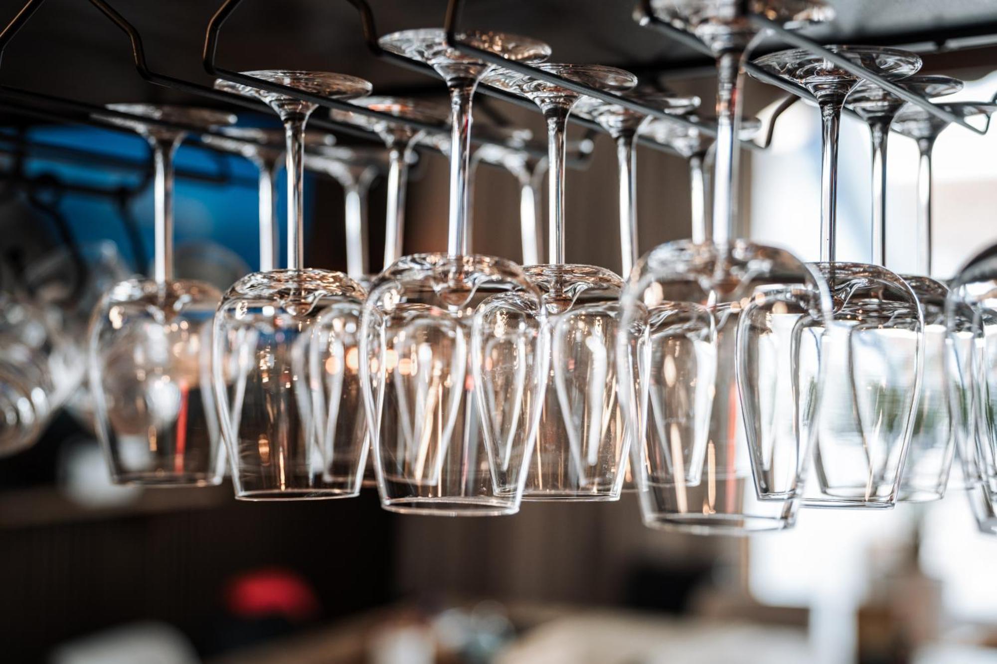 Hostel Mannheim Bagian luar foto Wine glasses hanging from a wine rack