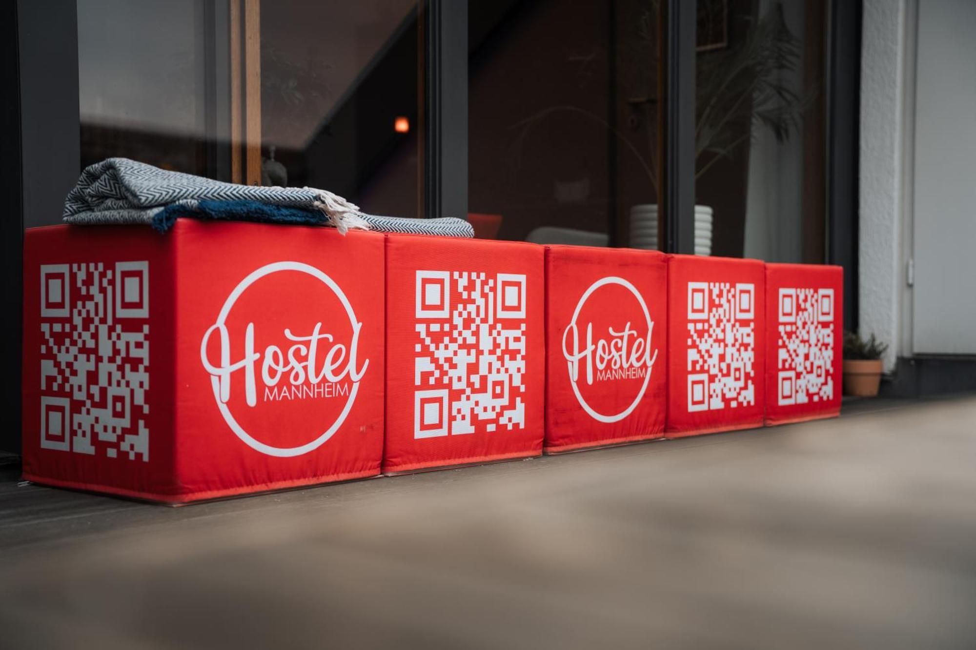 Hostel Mannheim Bagian luar foto QR codes on a bench