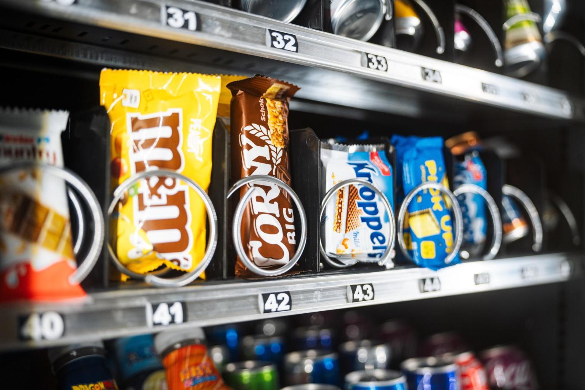 Hostel Mannheim Bagian luar foto A vending machine