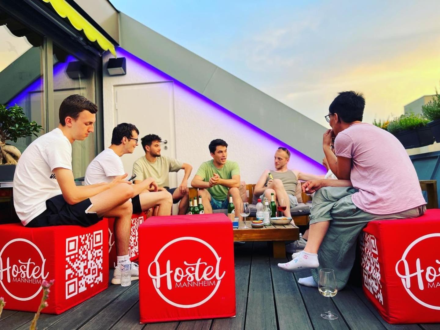 Hostel Mannheim Bagian luar foto Hostel Budapest