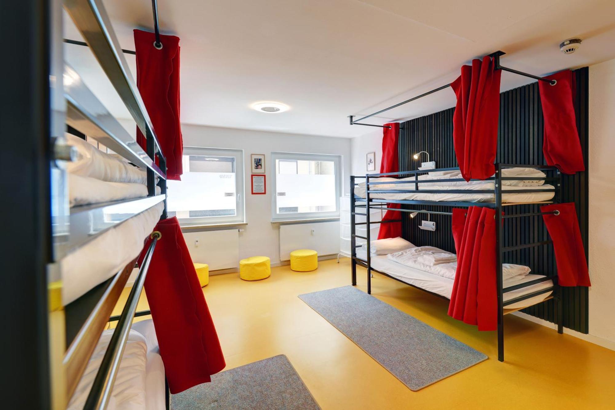 Hostel Mannheim Bagian luar foto A typical hostel room